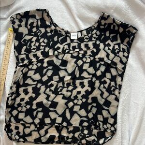 Abstract Black and Cream Short Sleeve Blouse